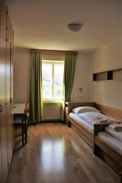 Zweibettzimmer mit eigenem Bad